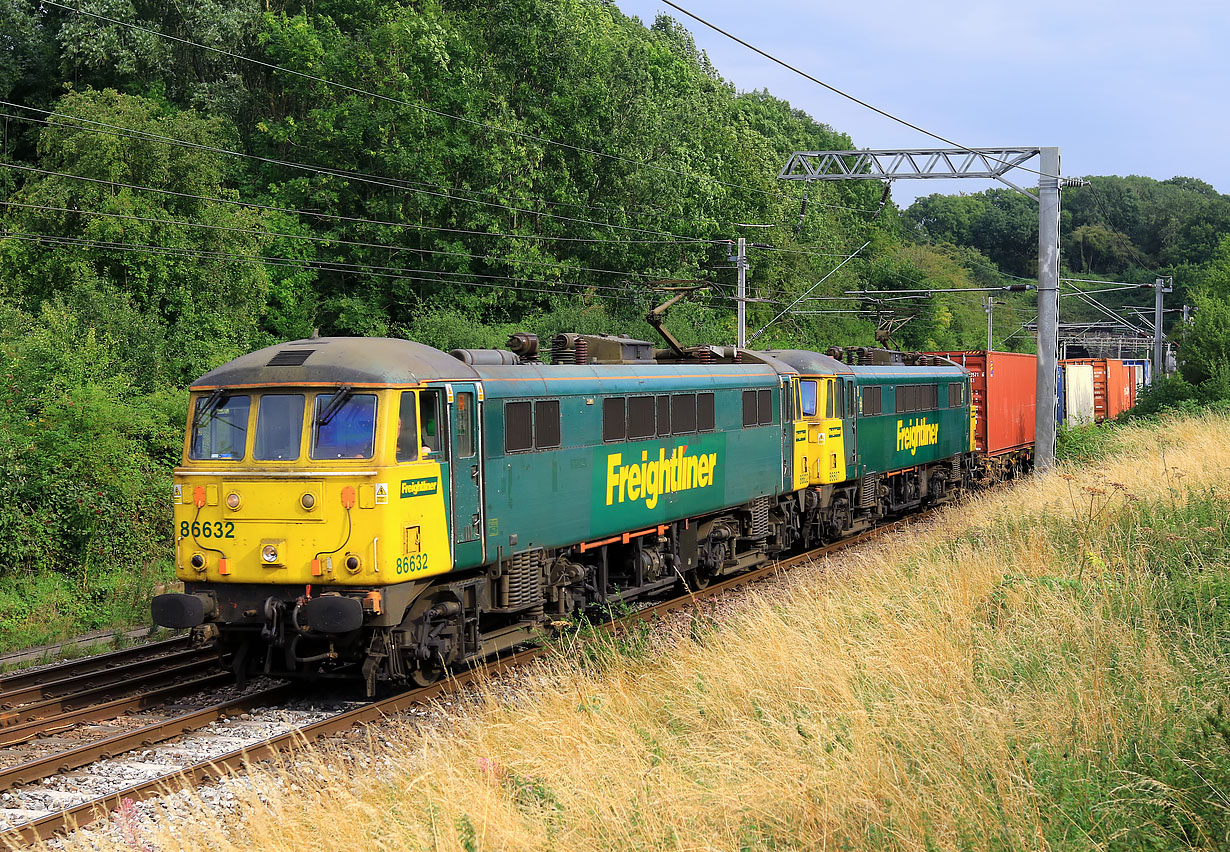 86632 & 86607 Crick Tunnel 31 July 2020