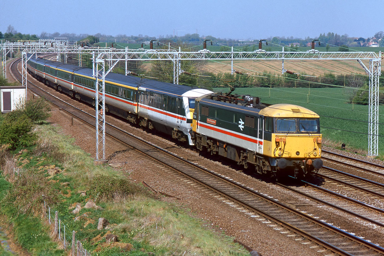 87034 & 82105 Soulbury 28 April 1990