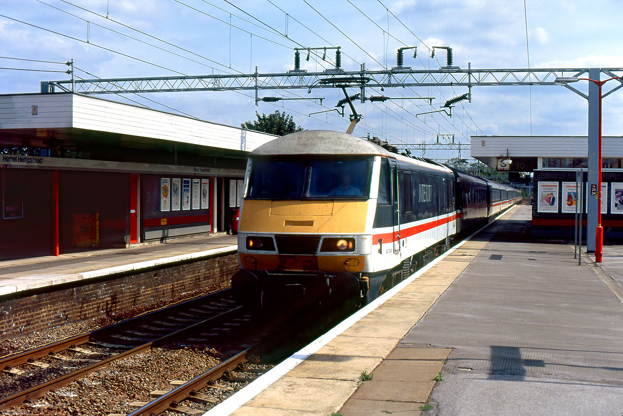 90004 Hemel Hempstead 2 September 1990