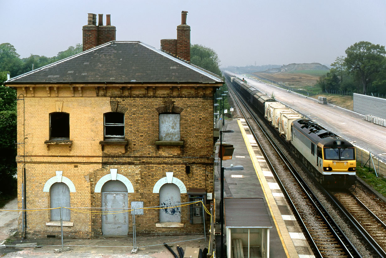 92008 Westenhanger 11 May 2002