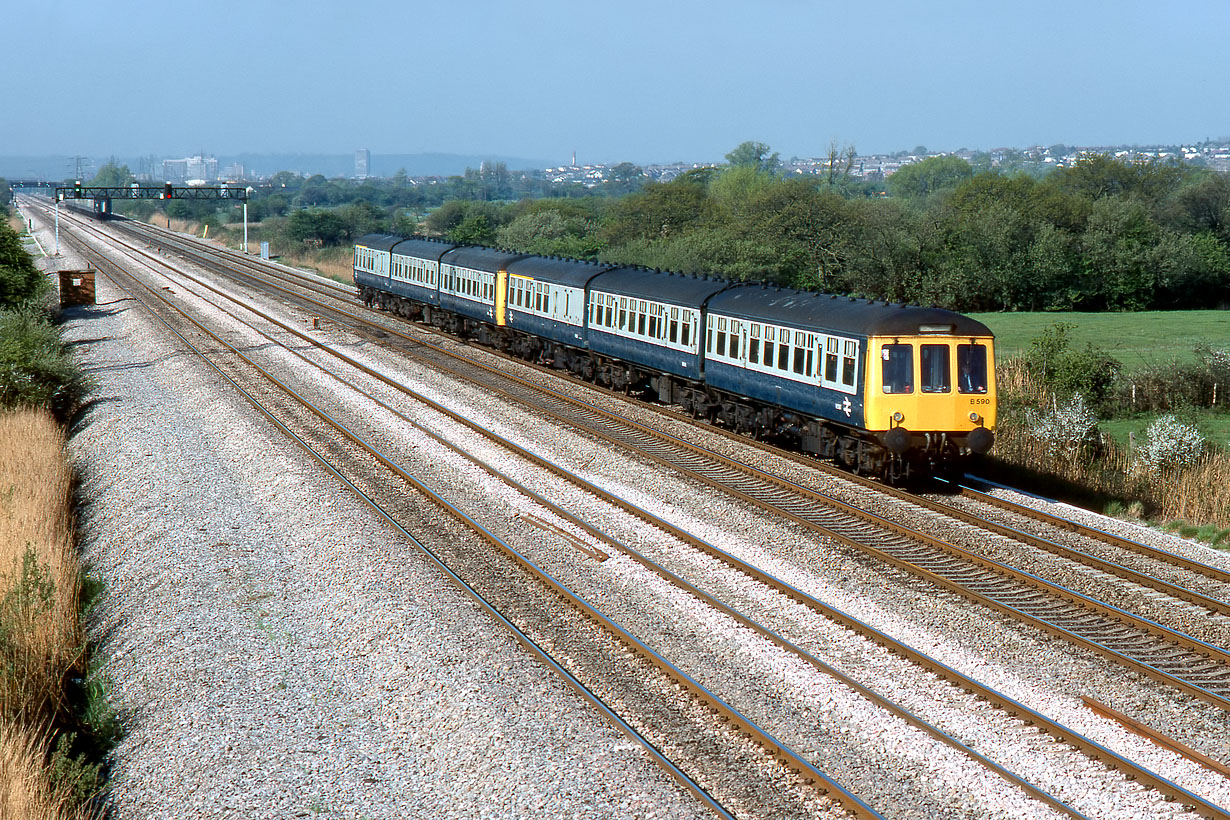 B590 & B586 Marshfield 28 April 1984