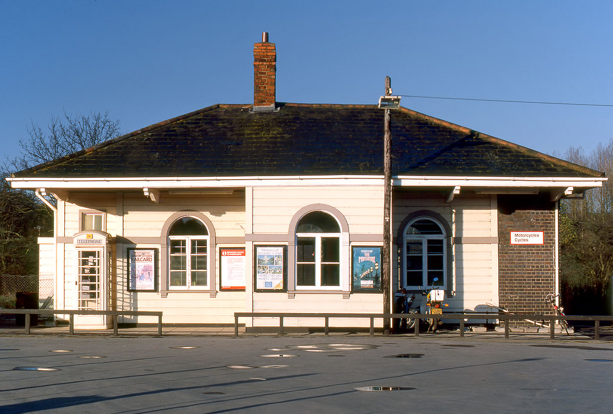Charlbury Station Building 10 April 1987