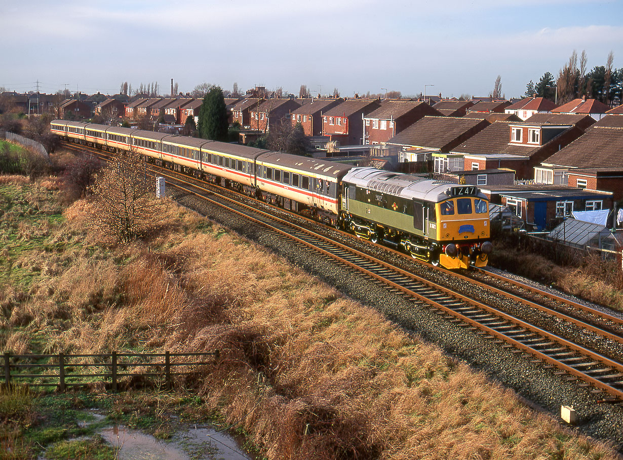 D7672 Lostock Hall 29 December 1990