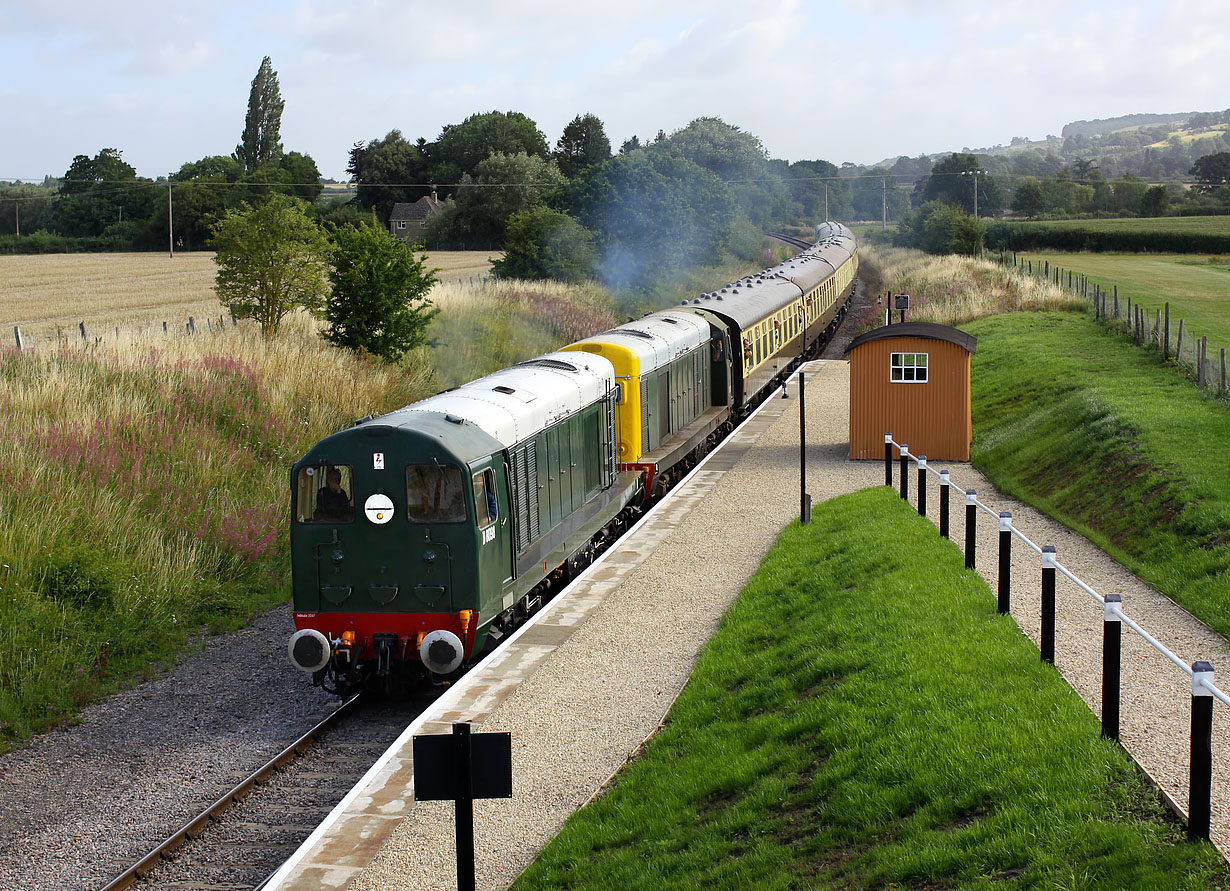 D8098 & D8137 Hayles Abbey Halt 28 July 2017