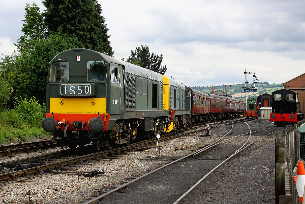 D8137 & 20154 Toddington 10 July 2009