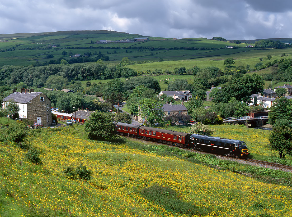 D832 Irwell Vale 18 June 1995