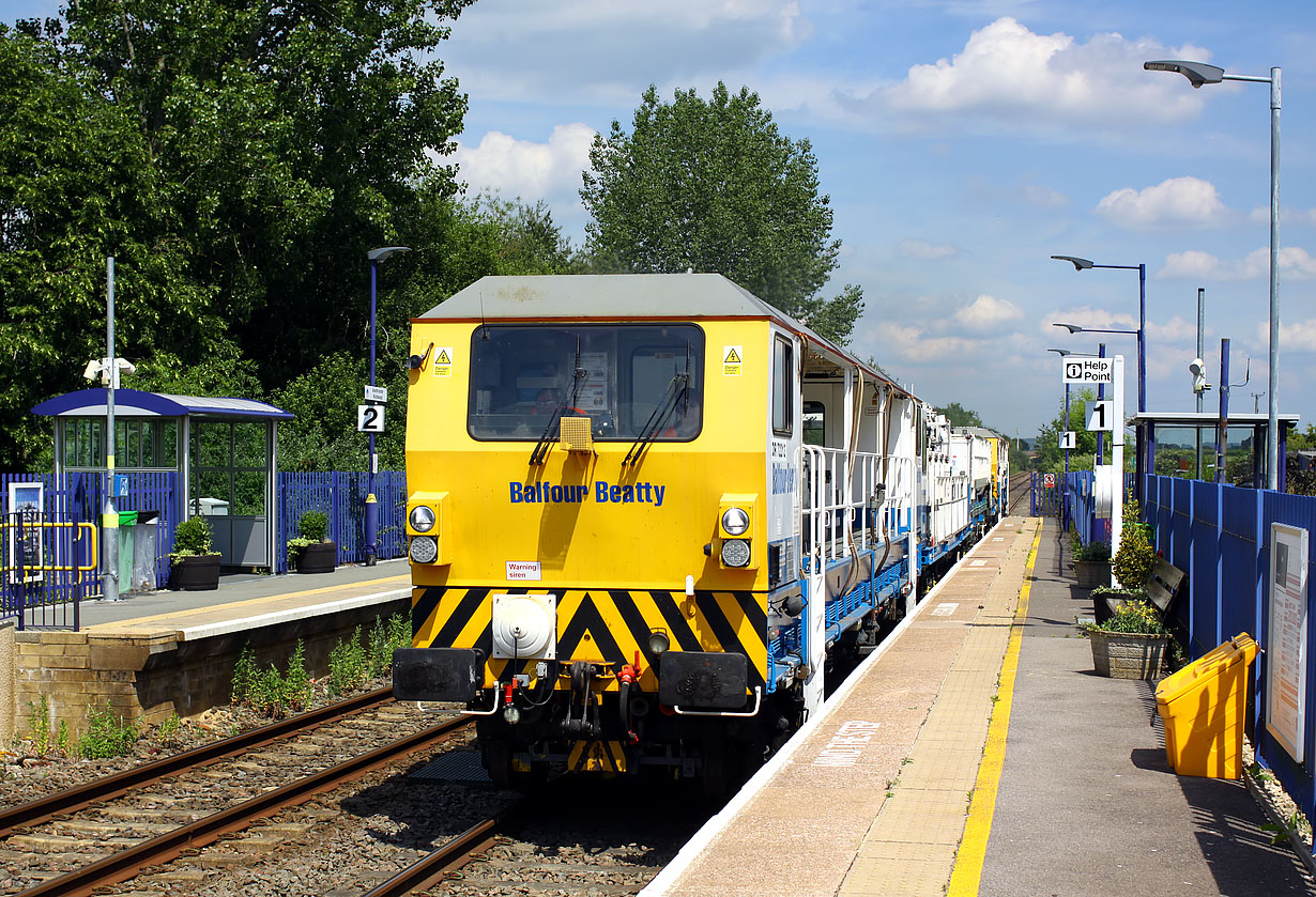 DR72213 & DR72211 Ascott-under-Wychwood 19 June 2017