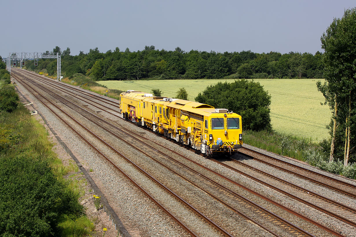 DR77905 & DR73111 Denchworth (Circourt Bridge) 4 July 2011