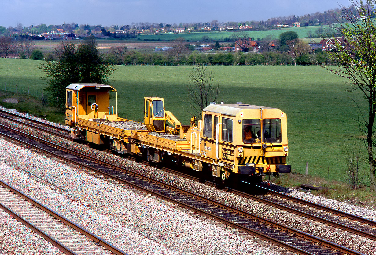 DR98221 Lower Basildon 8 April 1990