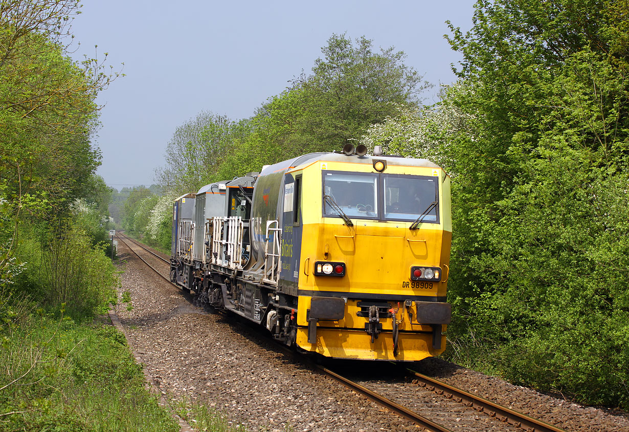 DR98909 & DR98959 Finstock 24 May 2012