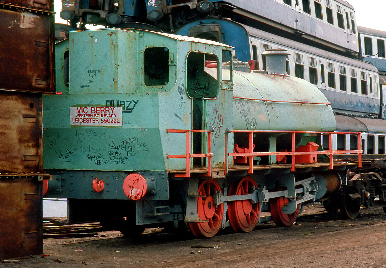 HL3827 Vic Berry's Scrapyard, Leicester 22 April 1989