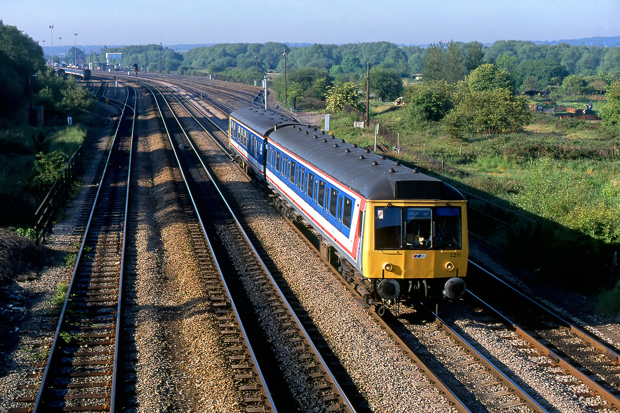 L211 Oxford (Walton Well Road) 26 May 1990