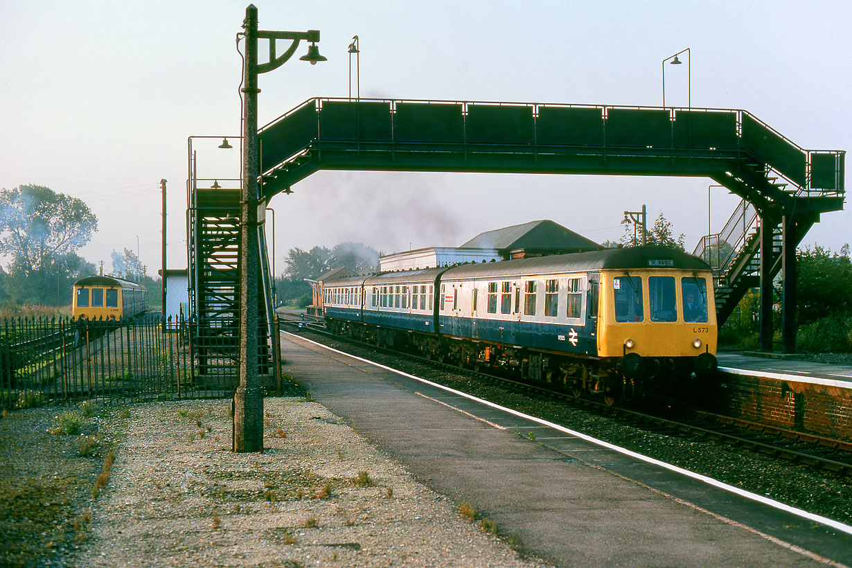 L573 & L590 Moreton-in-Marsh 18 September 1982