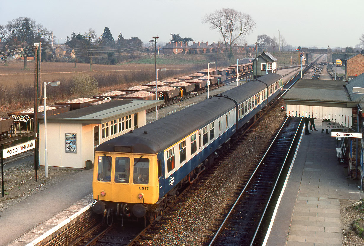 L575 Moreton-in-Marsh 5 April 1984