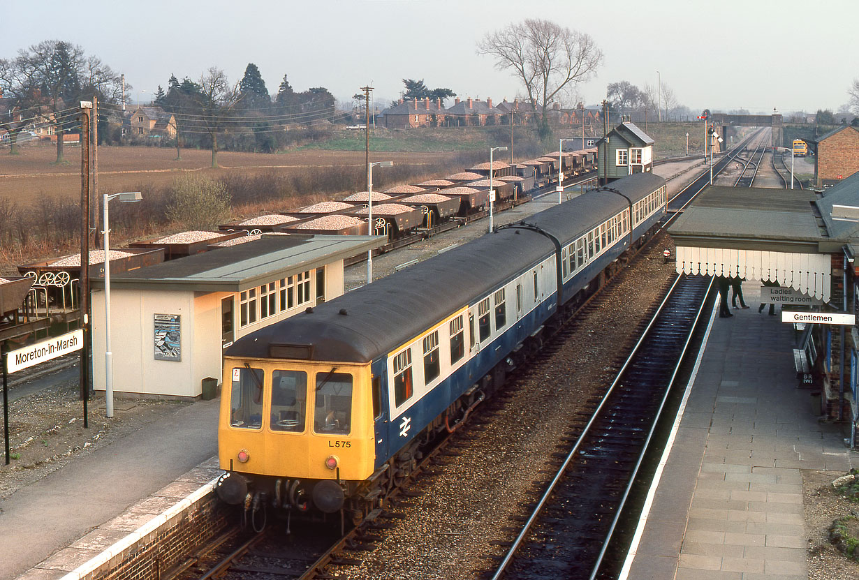 L575 Moreton-in-Marsh 5 April 1984