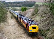 37174 & 37109 Lindores 9 April 2004